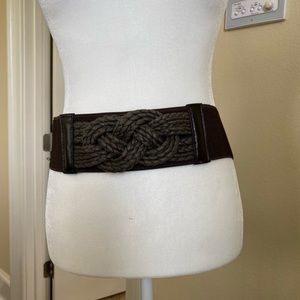 Wide expandable belt